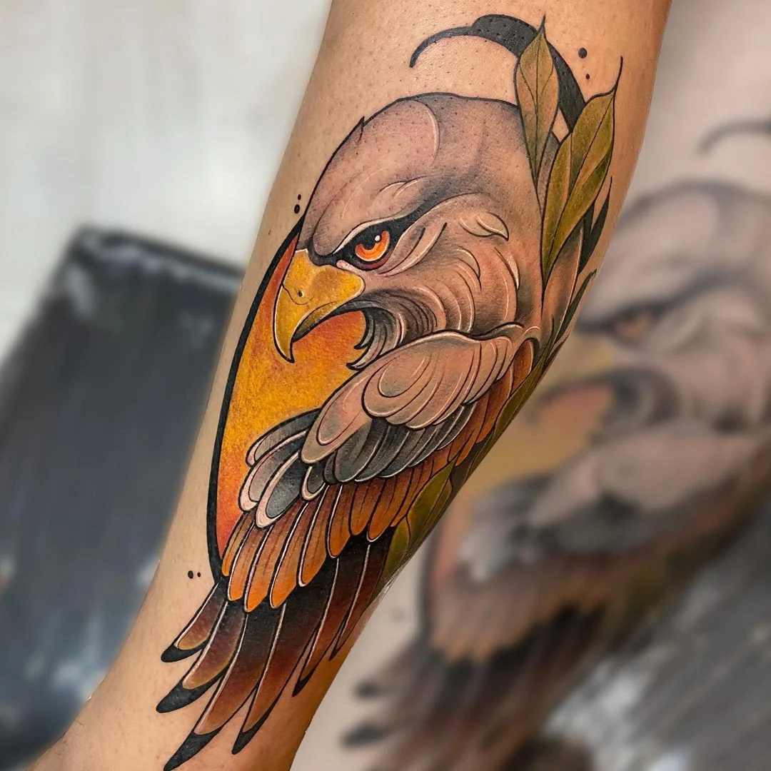 Tatuaje neotradicional de águila